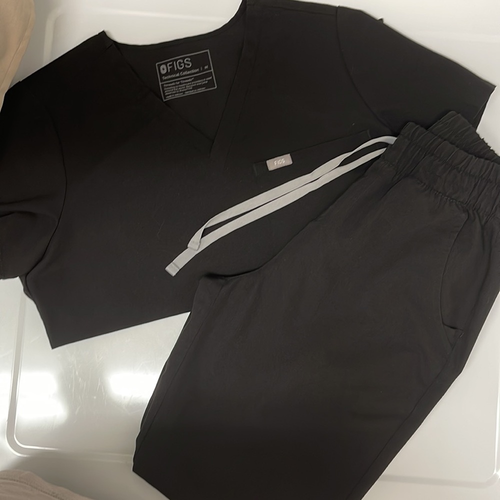 Figs - Women’s Scrubs (Black)